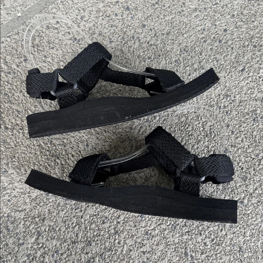 Black strappy adjustable foam base sport sandals size 37